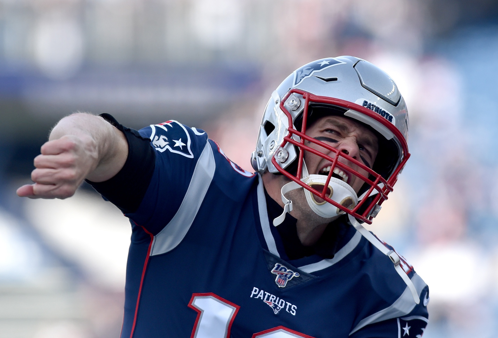 Tom Brady officially signs with the Tampa Bay Buccaneers