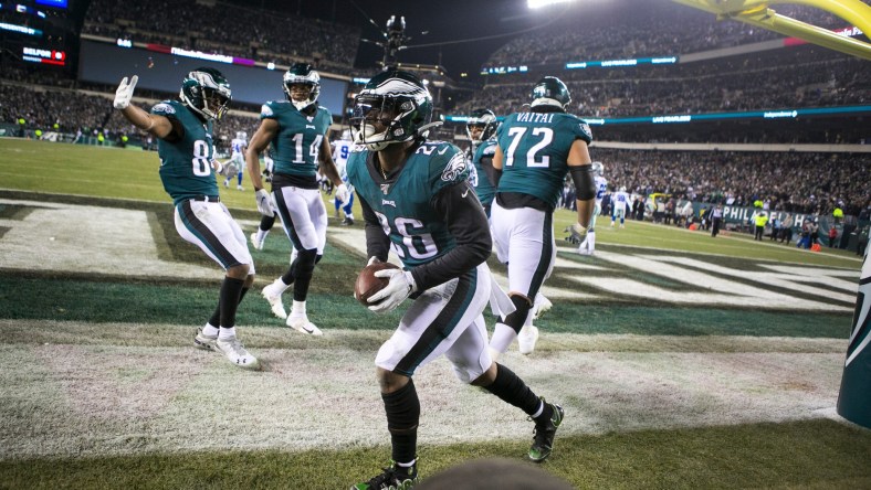 Eagles RB Miles Sanders scores a touchdown against the Cowboys.