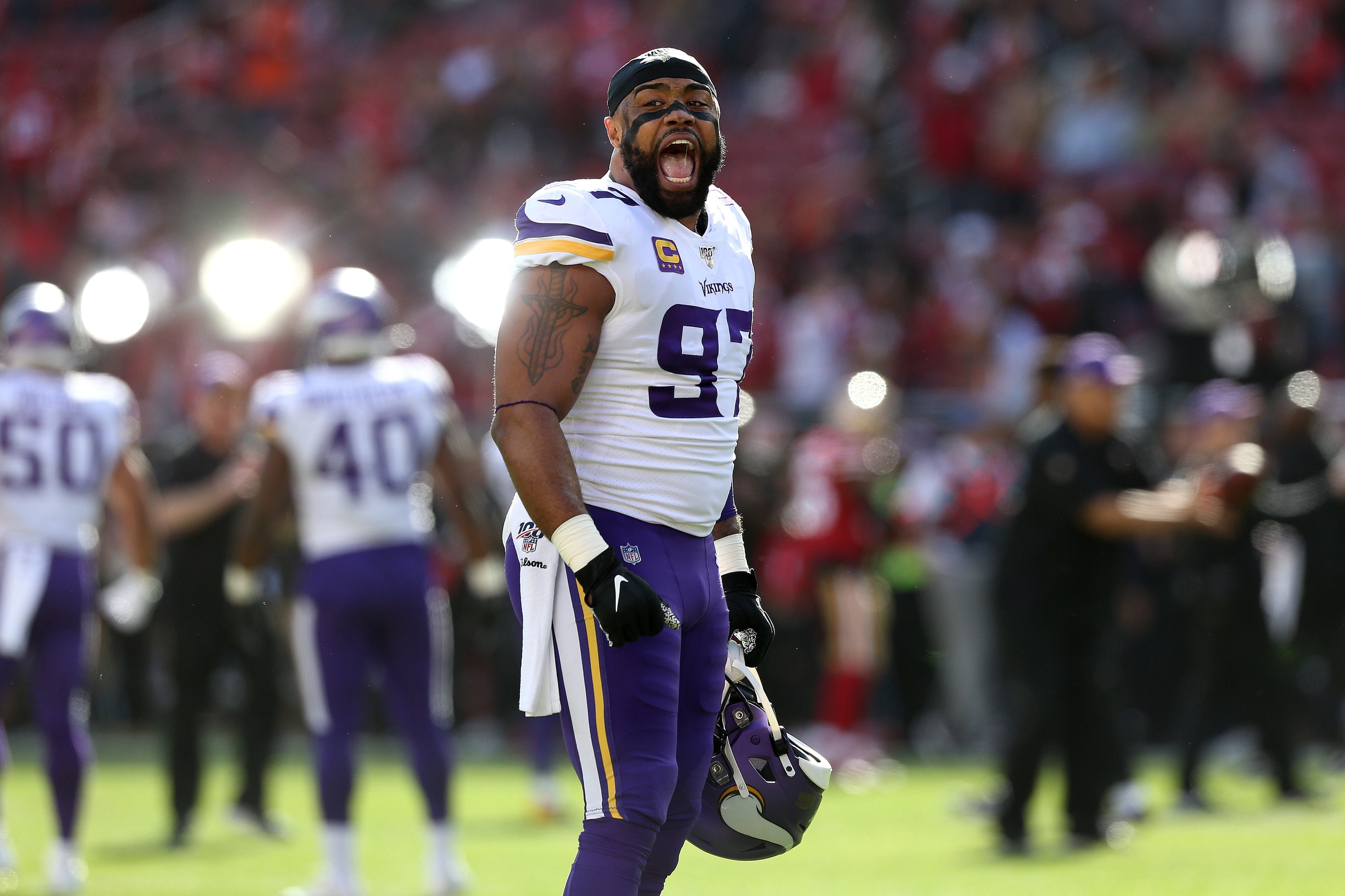 Everson Griffen interacts with fans