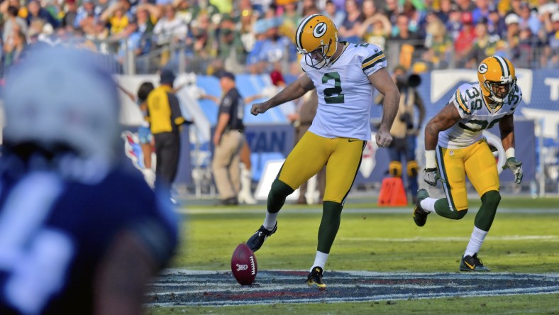 Mason Crosby attempts onside kick