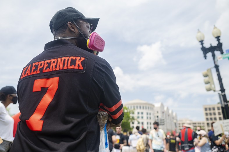 Man wears a Colin Kaepernick jersey during a protest of the murder of George Floyd.