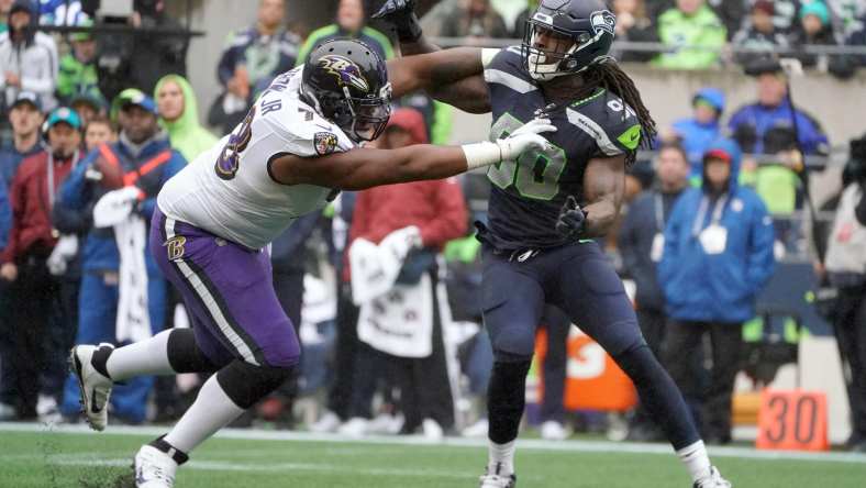 Jadeveon Clowney fights off block during game