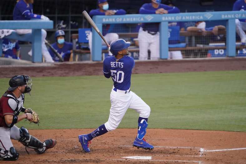 Dodgers OF Mookie Betts during MLB game against the Diamondbacks.