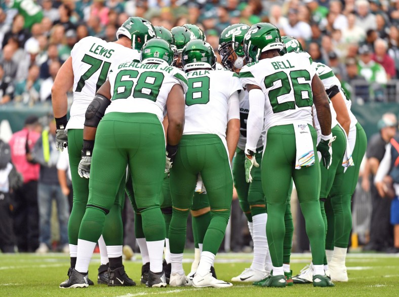 New York Jets players in the huddle