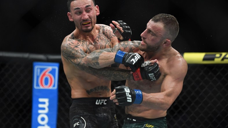 Max Holloway against Alexander Volkanovski UFC 245