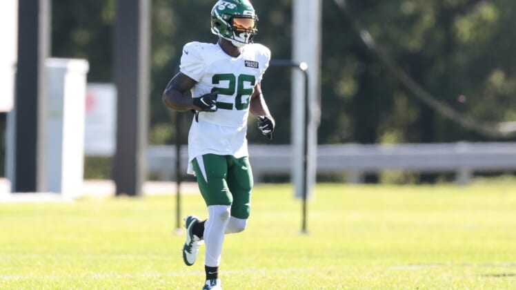 Jets-RB-Le'Veon-Bell-during-training-camp