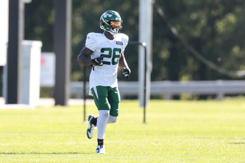 Jets-RB-Le'Veon-Bell-during-training-camp