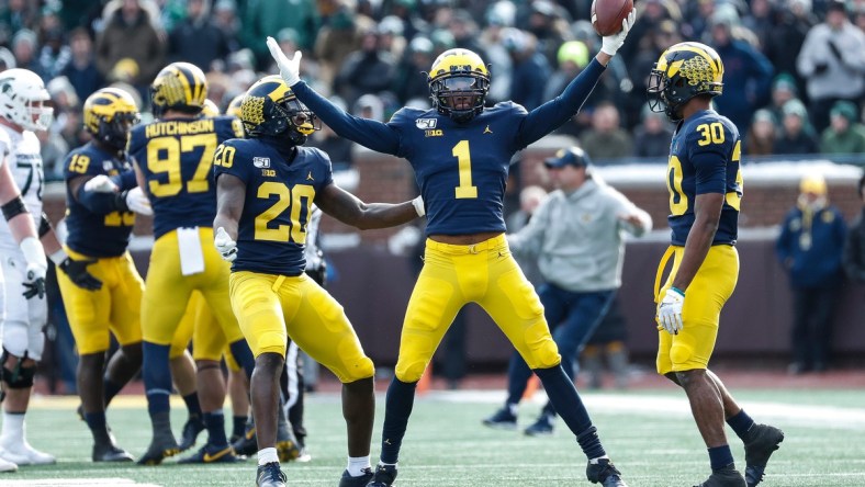 Michigan CB Ambry Thomas picks off pass against Michigan State