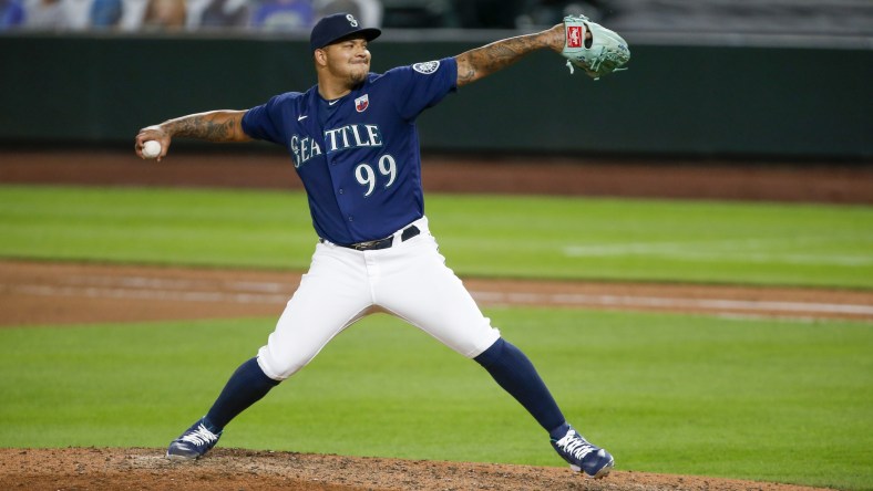 Mariners' Taijuan Walker pitches against Dodgers