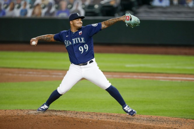Mariners' Taijuan Walker pitches against Dodgers