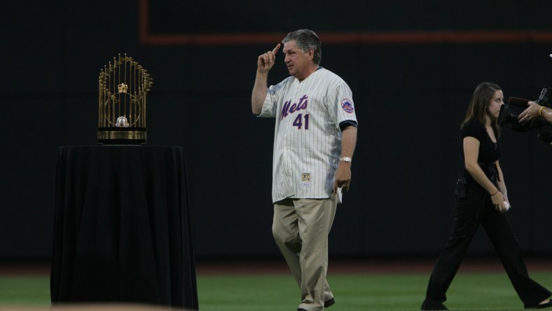 Mets-Tom-Seave-celebrating-1969-World-Series-title