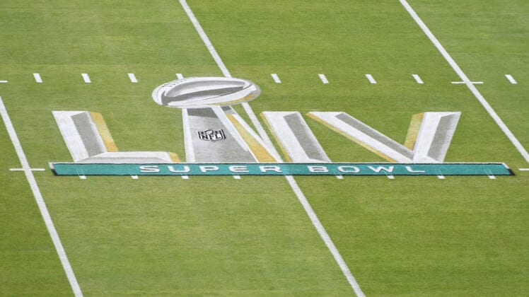 Super Bowl LIV logo 49ers and Chiefs