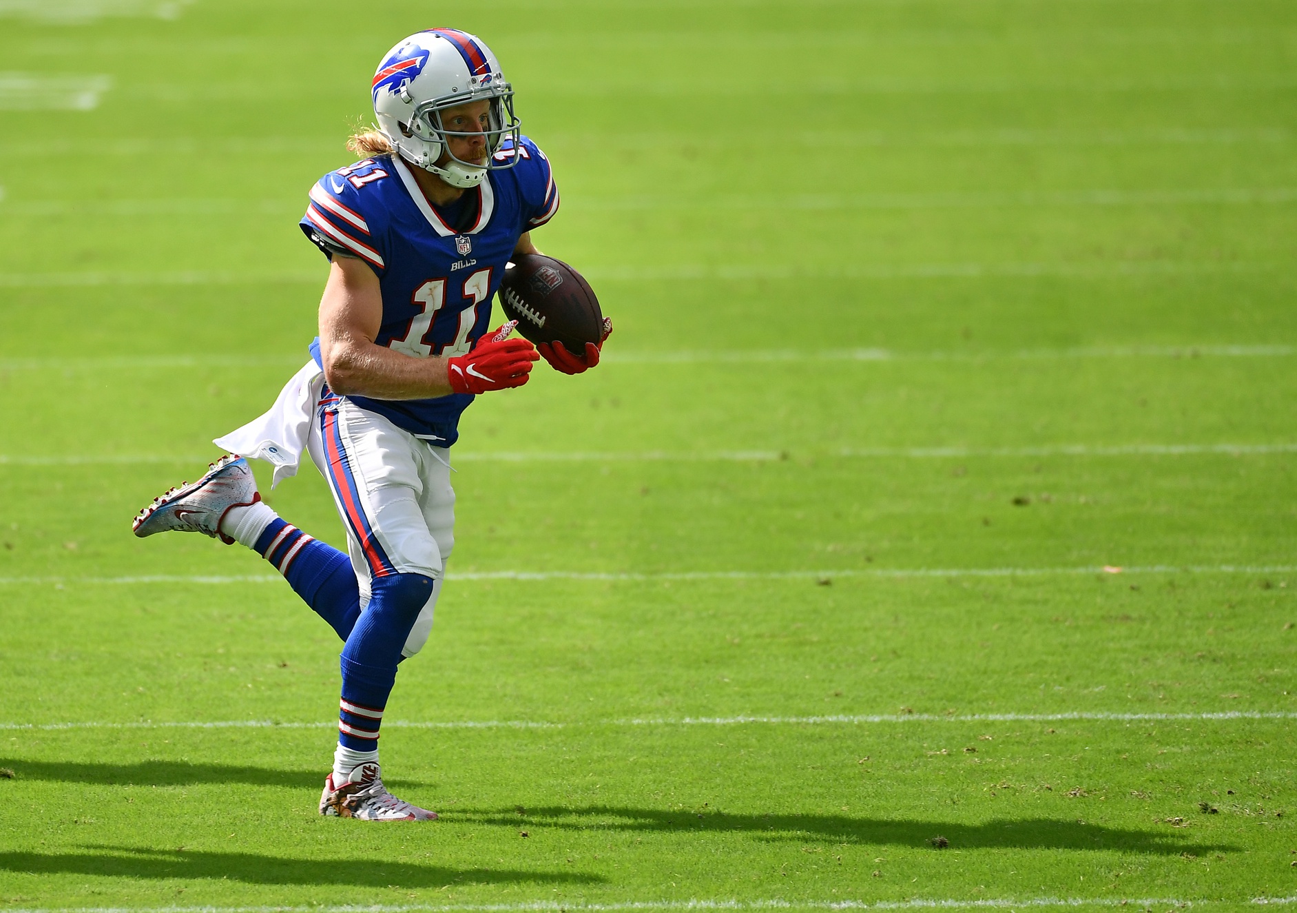 Watch Bills Wr Cole Beasley Soars For Incredible Acrobatic Td Sportsnaut