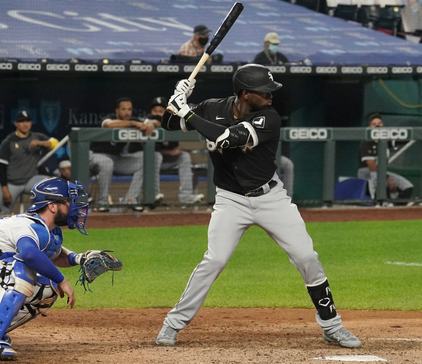 Luis Robert launches incredible 487-foot home run in Game 3 of