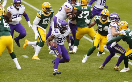 Vikings RB Dalvin Cook runs ball against Green Bay Packers