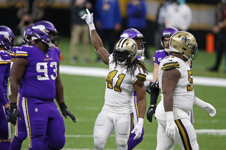 NFL world reacts to Alvin Kamara torching Vikings for 5 TDs on Christmas Day
