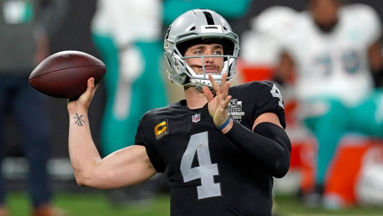 Derek Carr hits Nelson Agholor for insane, 85-yard TD in Week 16