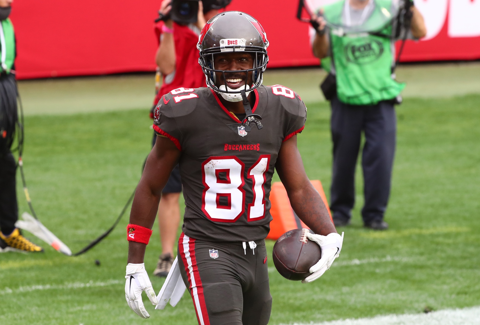 Antonio Brown could reportedly return to Tampa Bay ...