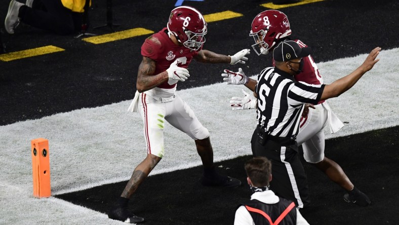 Alabama WR DeVonta Smith scores TD