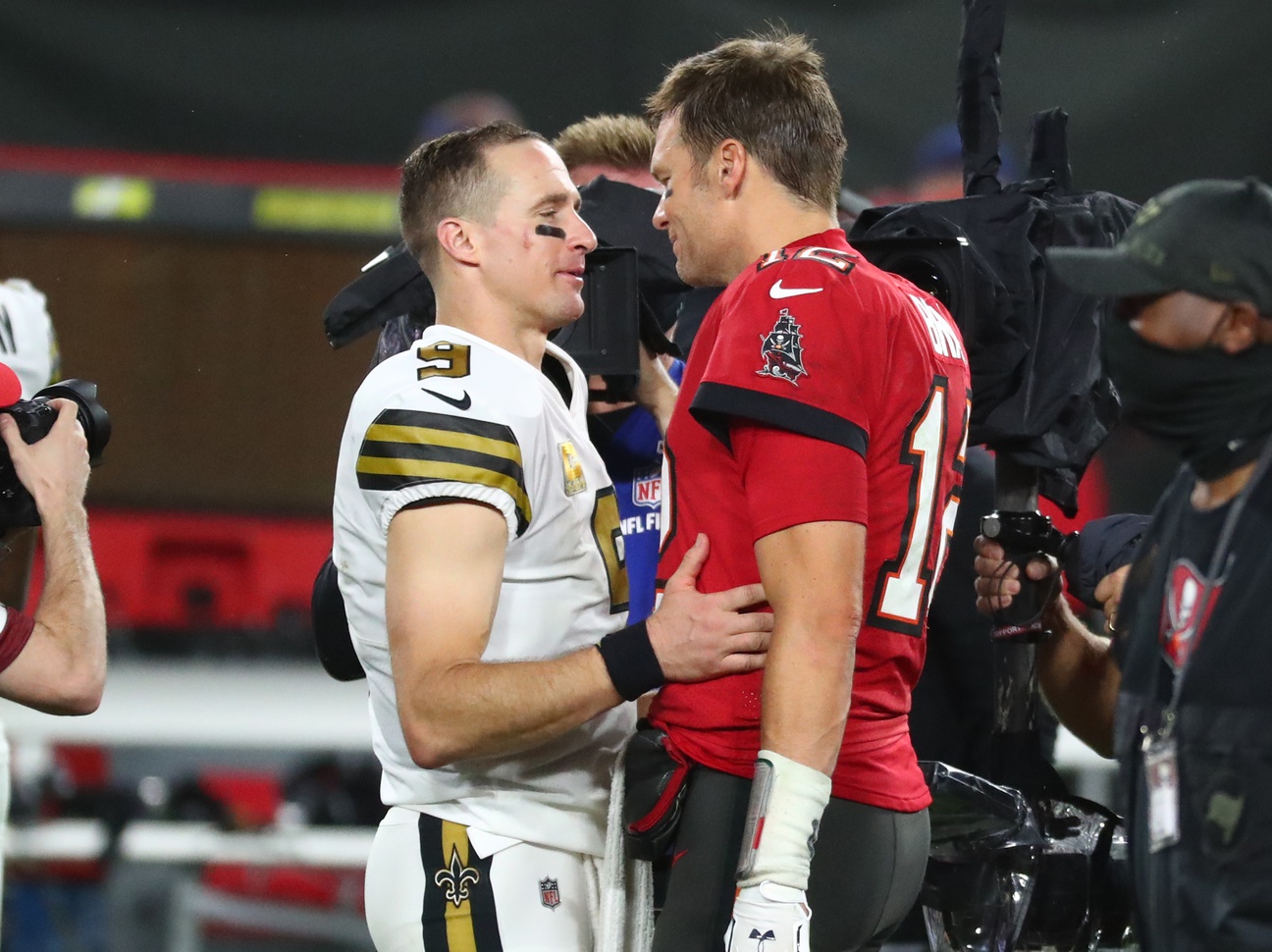 Tom Brady pays homage to Drew Brees