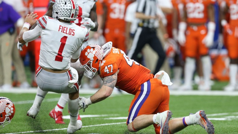 Clemson star James Skalski ejected for targeting hit on Ohio State QB Justin Fields