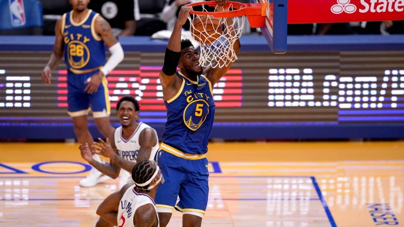 Jan 6, 2021; San Francisco, California, USA; Golden State Warriors forward Kevon Looney (5) dunks the ball against the Los Angeles Clippers in the third quarter at the Chase Center. Mandatory Credit: Cary Edmondson-USA TODAY Sports