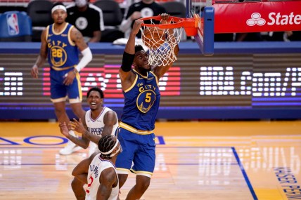 Jan 6, 2021; San Francisco, California, USA; Golden State Warriors forward Kevon Looney (5) dunks the ball against the Los Angeles Clippers in the third quarter at the Chase Center. Mandatory Credit: Cary Edmondson-USA TODAY Sports