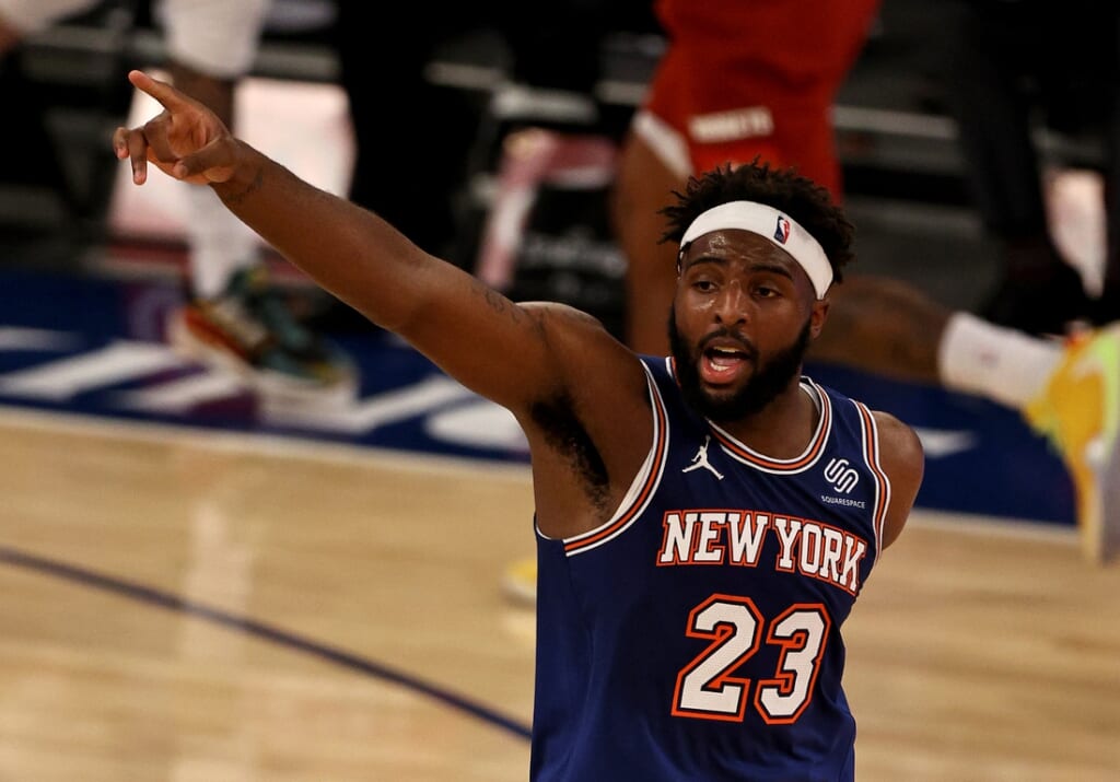 New York Knicks trade Mitchell Robinson for Kelly Oubre.