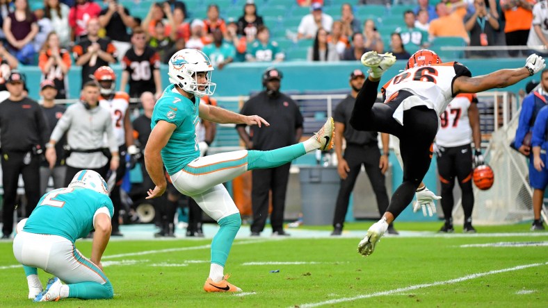 Miami Dolphins announce contract extension for kicker Jason Sanders through 2026