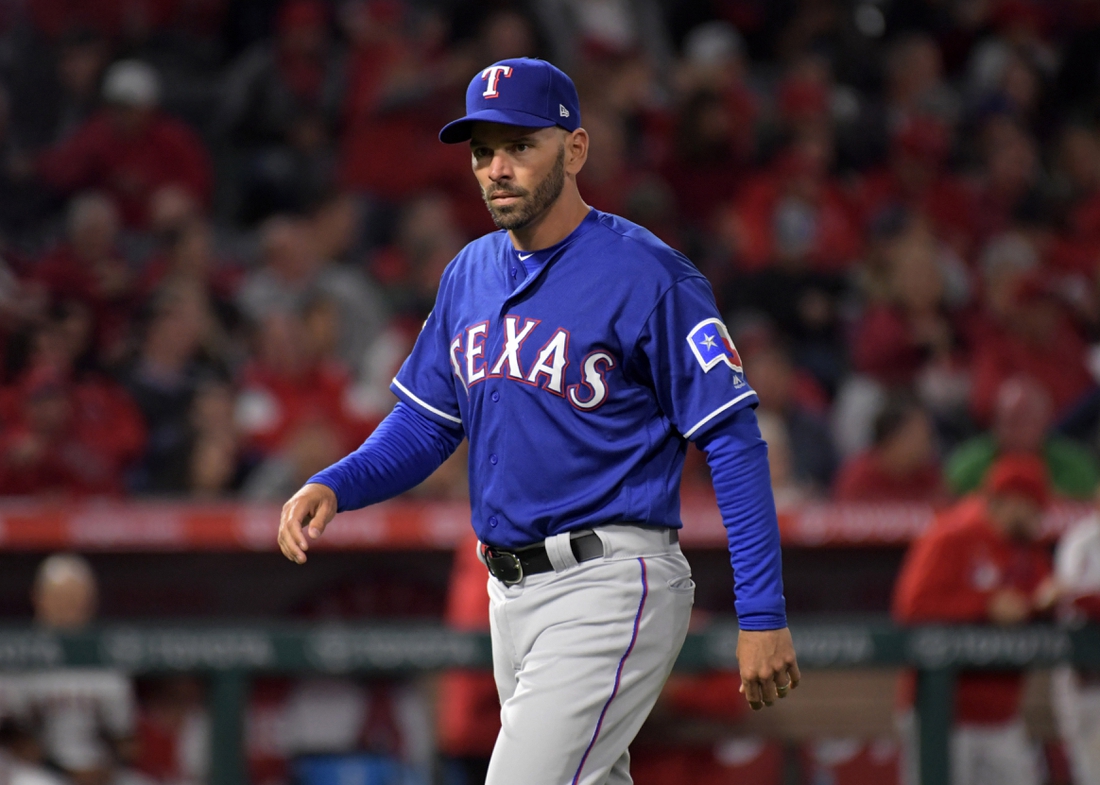 Texas Rangers pick up 2022 option of manager Chris Woodward