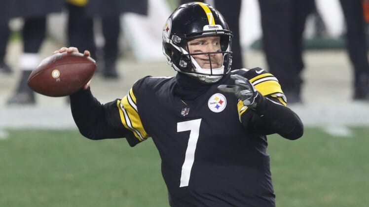 Jan 10, 2021; Pittsburgh, Pennsylvania, USA;  Pittsburgh Steelers quarterback Ben Roethlisberger (7) passes against the Cleveland Browns during the third quarter at Heinz Field. The Browns won 48-37. Mandatory Credit: Charles LeClaire-USA TODAY Sports