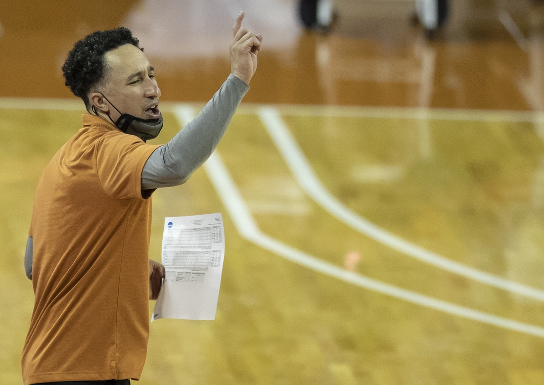 Feb 2, 2021; Austin, TX, USA; Texas Longhorns head coach Shaka Smart calls out a play to his team against Baylor Bears in the second half of an NCAA college basketball game at the Frank Erwin Center onTuesday, Feb. 2, 2021, in Austin,TX. The Baylor Bears beat the Texas Longhorns 83-69.  Mandatory Credit: Ricardo B. Brazziell-USA TODAY Sports