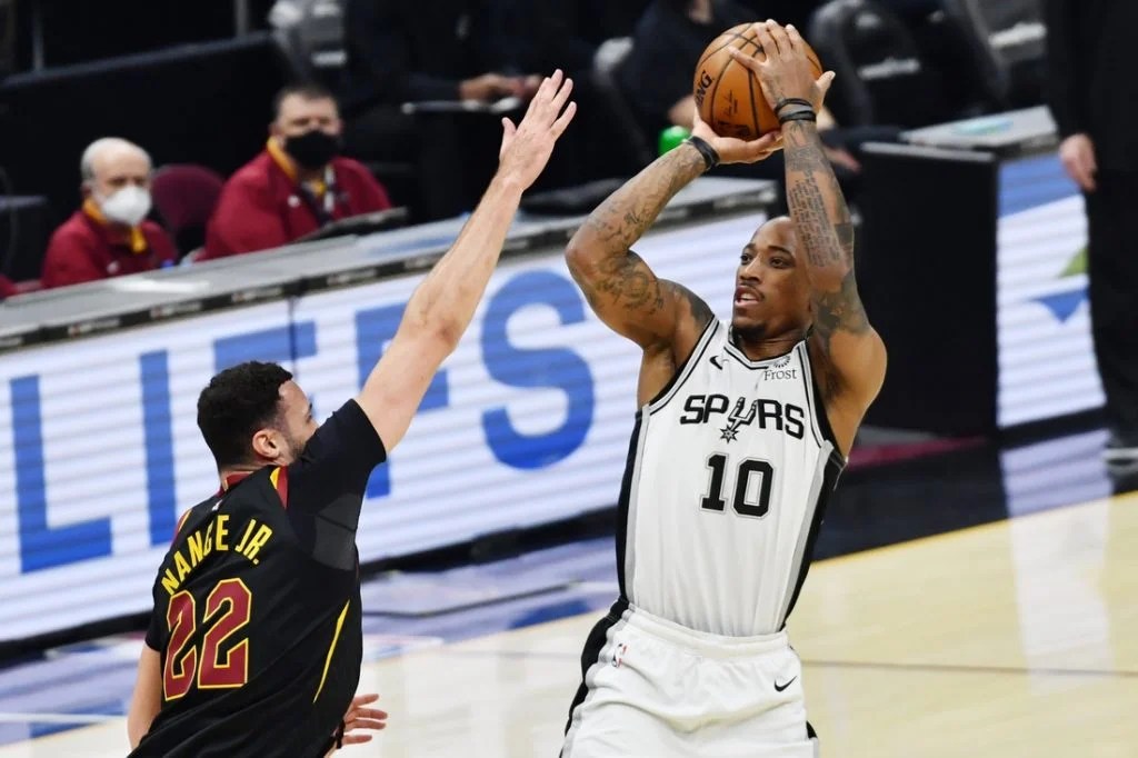 San Antonio Spurs trade scenarios for 2021 NBA offseason: DeMar DeRozan sign-and-trade