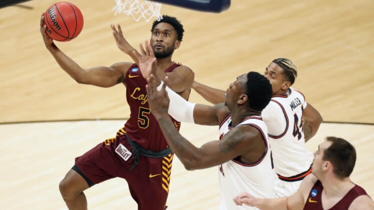 Loyola (Il) Ramblers guard Keith Clemons (5) drives the ball to the hoop as Illinois Fighting Illini center Kofi Cockburn (21) attempts to block him during the second round of the 2021 NCAA Tournament on Sunday, March 21, 2021, at Bankers Life Fieldhouse in Indianapolis, Ind. Mandatory Credit: Michael Caterina/IndyStar via USA TODAY Sports