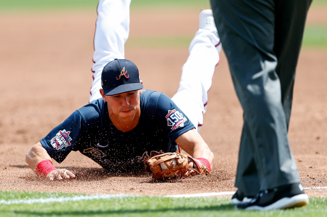 Chicago White Sox sign third baseman Jake Lamb to major 