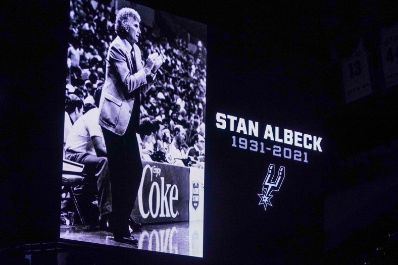 Mar 25, 2021; San Antonio, Texas, USA;  The San Antonio Spurs observed a moment of silence honoring Stan Albeck before the game against the Los Angeles Clippers at the AT&T Center. Mandatory Credit: Daniel Dunn-USA TODAY Sports