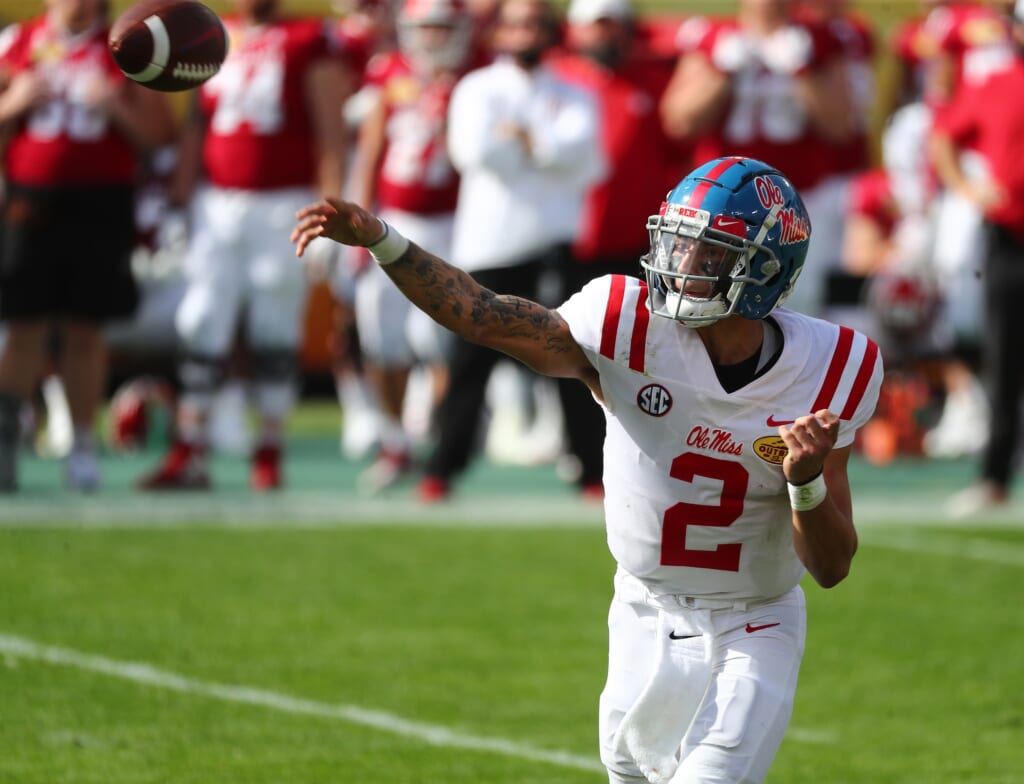 Top 10 quarterbacks de futebol universitário entrando na temporada de 2021: Matt Corral