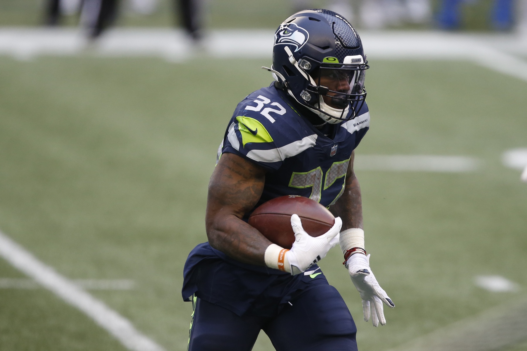 Seattle Seahawks keep Chris Carson: 2 moves team should make next