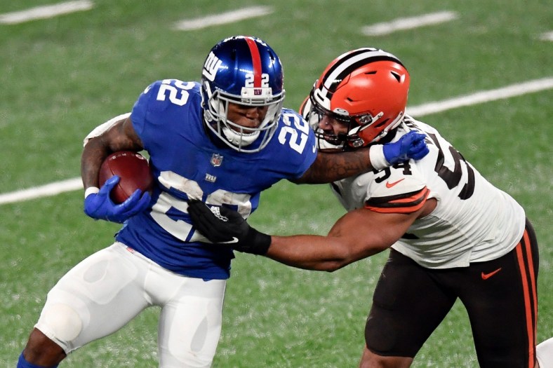 New York Giants running back Wayne Gallman (22) stiff-arms Cleveland Browns defensive end Olivier Vernon (54) in the second half. The Giants lose to the Browns, 20-6, at MetLife Stadium on Sunday, December 20, 2020, in East Rutherford.

Nyg Vs Cle