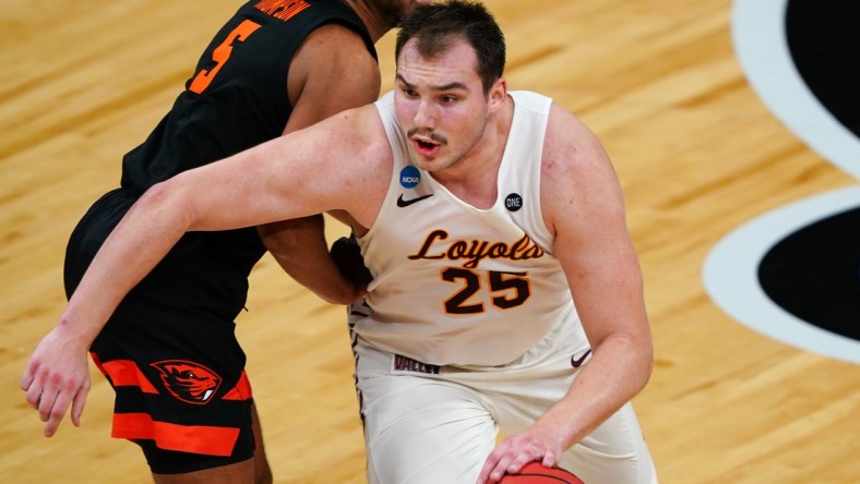 Oregon State Beavers guard Ethan Thompson (5) defends Loyola (Il) Ramblers center Cameron Krutwig (25) during the Sweet Sixteen round of the 2021 NCAA Tournament on Saturday, March 27, 2021, at Bankers Life Fieldhouse in Indianapolis, Ind.

Ncaa Basketball Ncaa Touranment Loyola Chicago Vs Oregon State