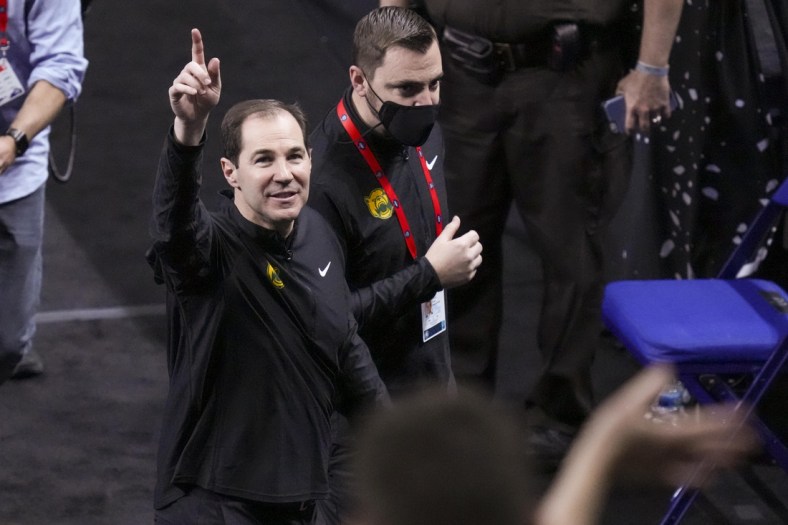 Apr 3, 2021; Indianapolis, Indiana, USA; Baylor Bears head coach Scott Drew (left) waves to the crowd as he walks off the court after the game against the Houston Cougars in the national semifinals of the Final Four of the 2021 NCAA Tournament at Lucas Oil Stadium. Mandatory Credit: Kyle Terada-USA TODAY Sports