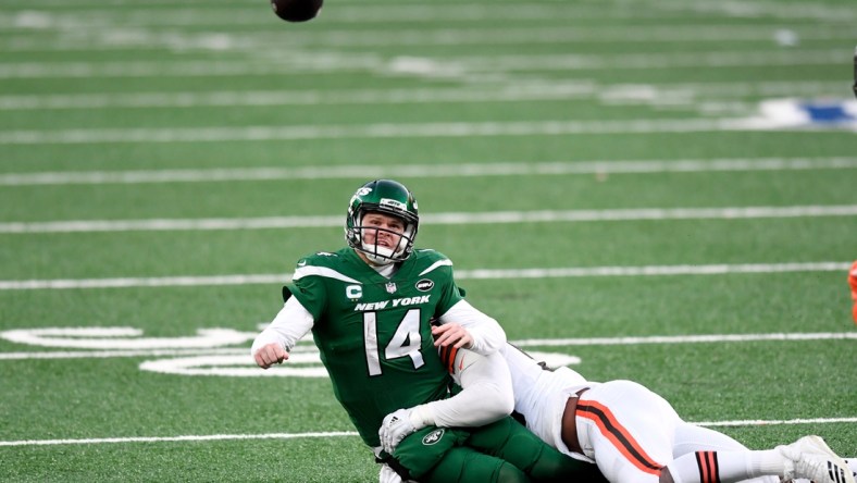 New York Jets quarterback Sam Darnold (14) gets rid of the ball as he's hit by Cleveland Browns defensive tackle Jordan Elliott (90) in the second half. The Jets defeat the Browns, 23-16, at MetLife Stadium on Sunday, Dec. 27, 2020, in East Rutherford.

Nyj Vs Cle