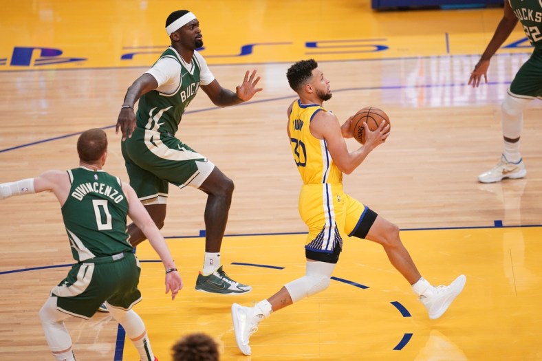 Apr 6, 2021; San Francisco, California, USA; Golden State Warriors guard Stephen Curry (30) drives to the hoop against the Milwaukee Bucks in the first quarter at the Chase Center. Mandatory Credit: Cary Edmondson-USA TODAY Sports
