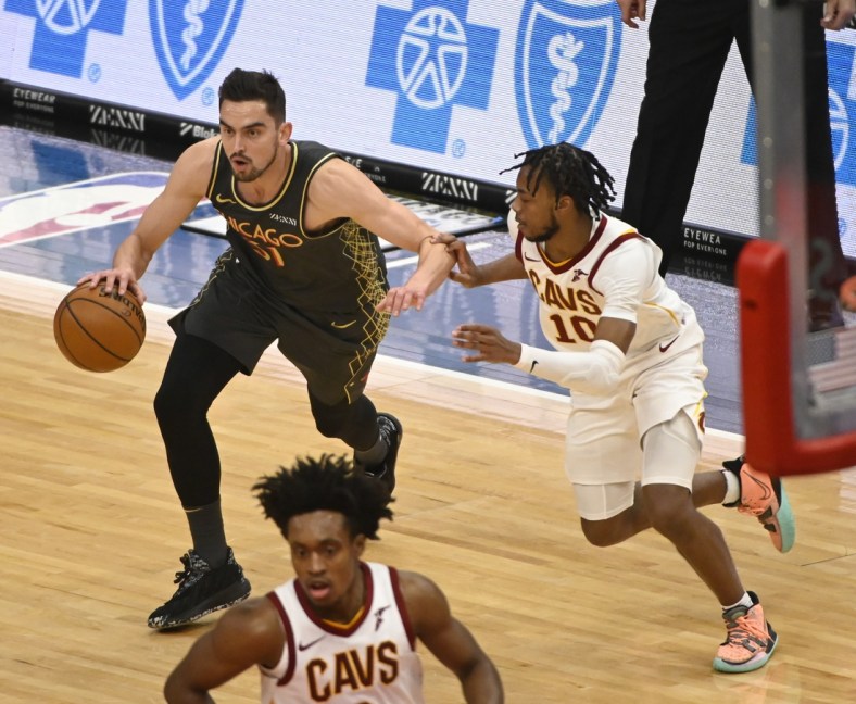 Apr 17, 2021; Chicago, Illinois, USA; Chicago Bulls guard Tomas Satoransky (31) drives to the basket against Cleveland Cavaliers guard Darius Garland (10) during the first half at United Center. Mandatory Credit: Matt Marton-USA TODAY Sports