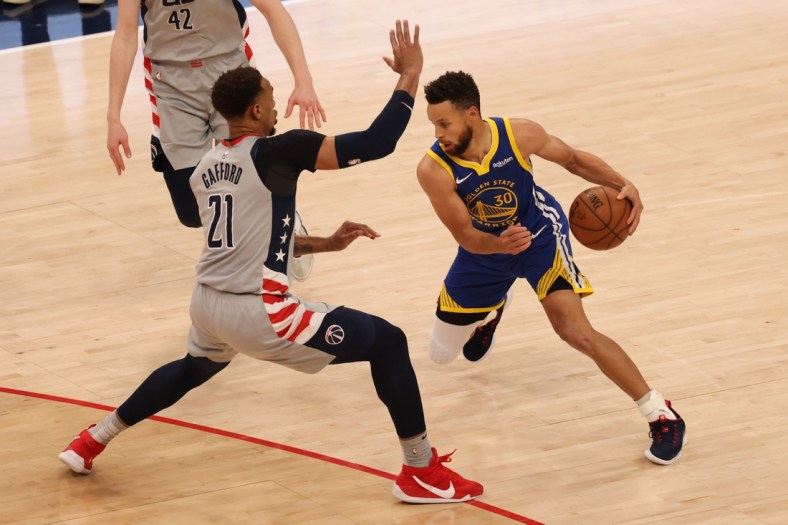 Apr 21, 2021; Washington, District of Columbia, USA; Golden State Warriors guard Stephen Curry (30) drives to the basket past Washington Wizards center Daniel Gafford (21) in the fourth quarter at Capital One Arena. Mandatory Credit: Geoff Burke-USA TODAY Sports