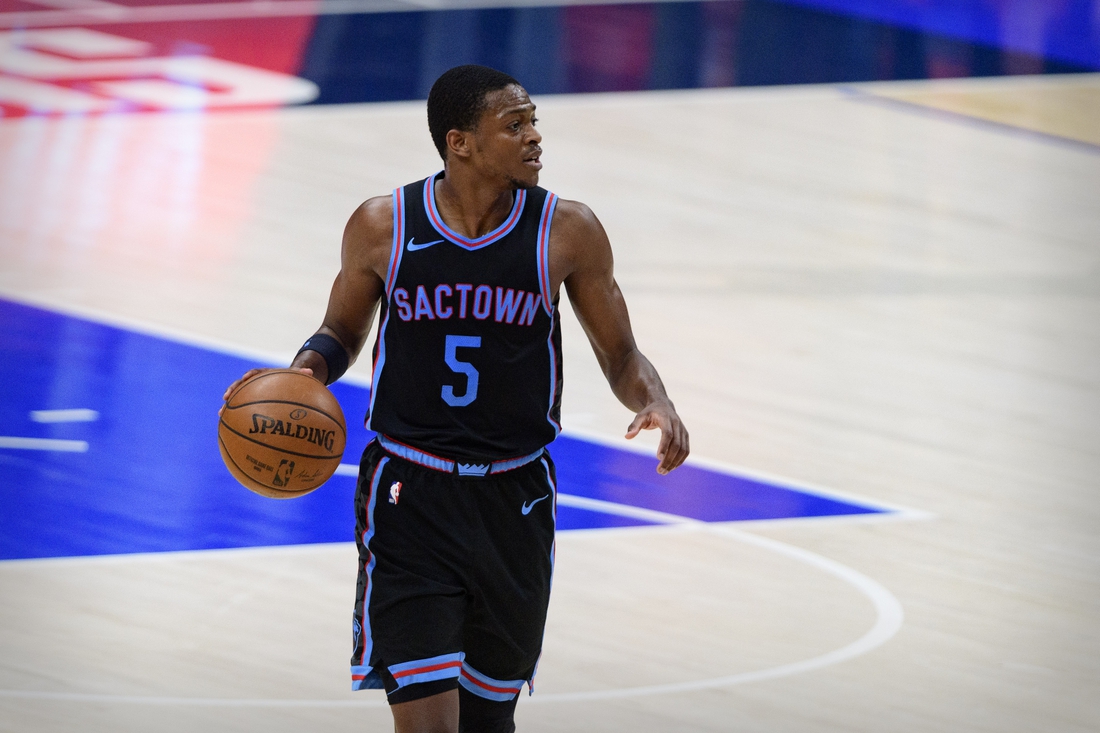 Apr 18, 2021; Dallas, Texas, USA; Sacramento Kings guard De'Aaron Fox (5) in action during the game between the Dallas Mavericks and the Sacramento Kings at the American Airlines Center. Mandatory Credit: Jerome Miron-USA TODAY Sports