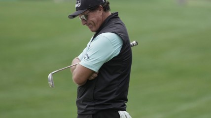 Phil Mickelson loses focus in rough round at Wells Fargo