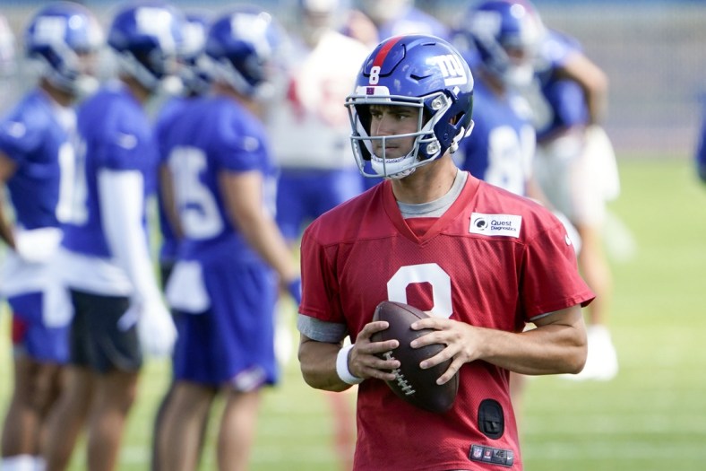 May 27, 2021; East Rutherford, NJ, USA; New York Giants quarterback Daniel Jones (8) participates in OTA practice at the Quest Diagnostic Training Center on Thursday, May 27, 2021, in East Rutherford. Mandatory credit: Danielle Parhizkaran/NorthJersey.com via USA Today Sports.