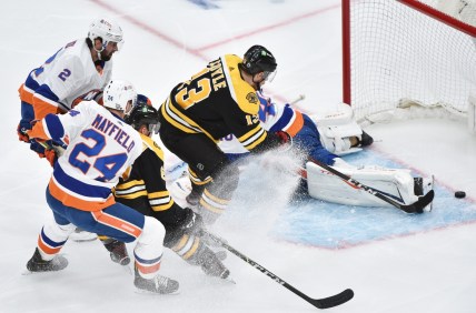 WATCH: Casey Cizikas scores OT winner to pull Isles even with Bruins