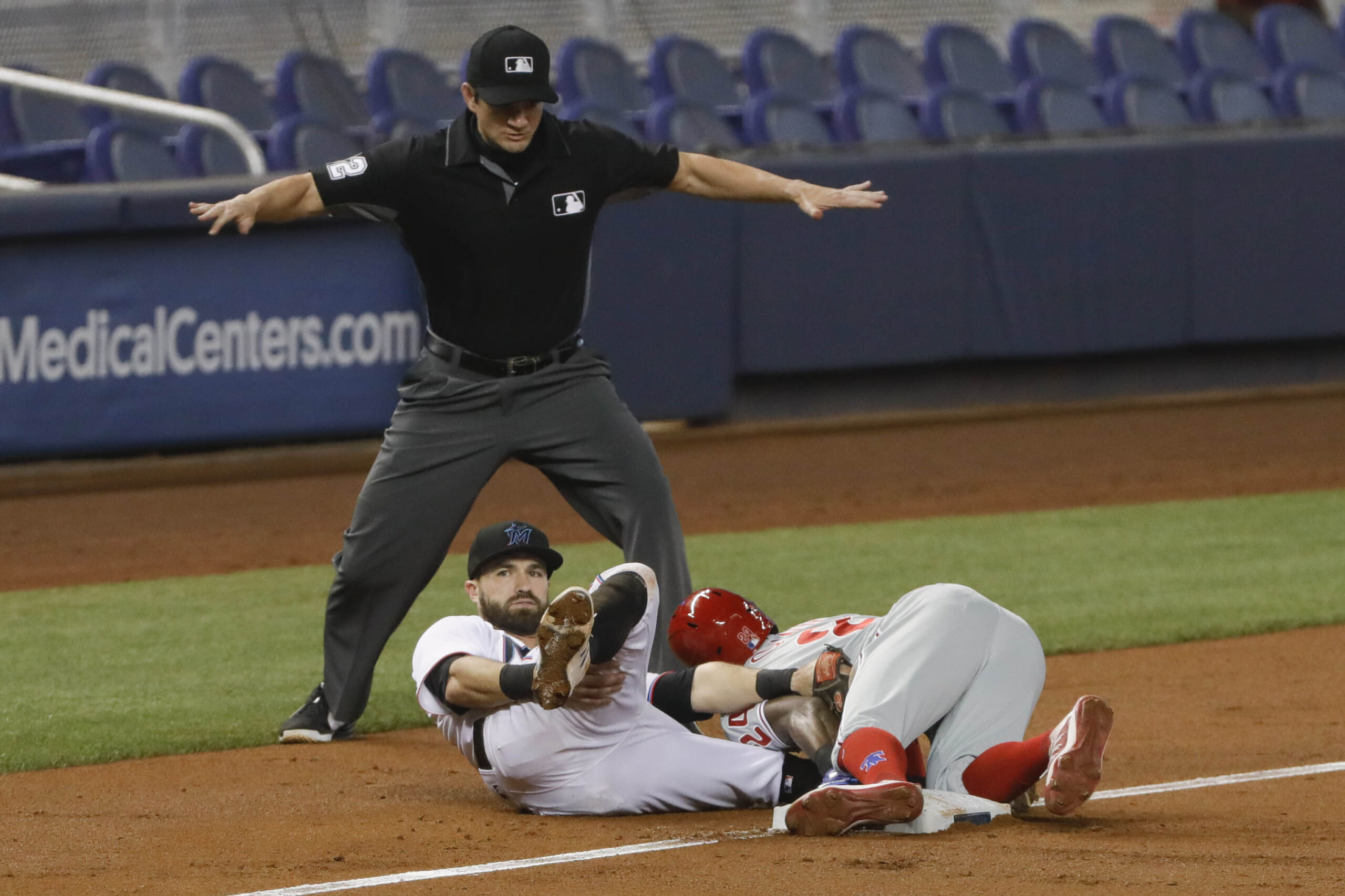 WATCH Miami Marlins rally late to clip Phillies, 4-2